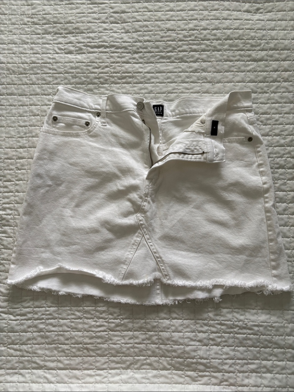 GAP White Frayed Hem Denim Mini Skirt
